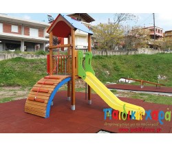 Ξύλινη τσουλήθρα με σκεπή, μπαλκόνι και αναρριχήσεις